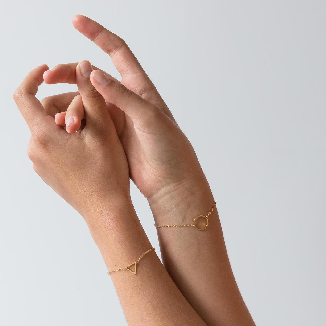 Fine Gold Chain Bracelet - Unity Circle