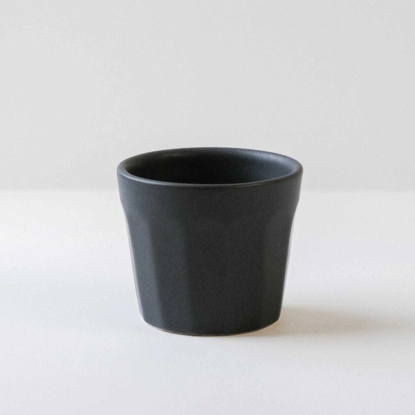 Dor & Tan Faceted Flat White Cup - Charcoal