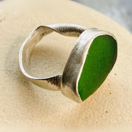 Sarah Drew Medium Eco Silver Ring - Bright Green Sea Glass